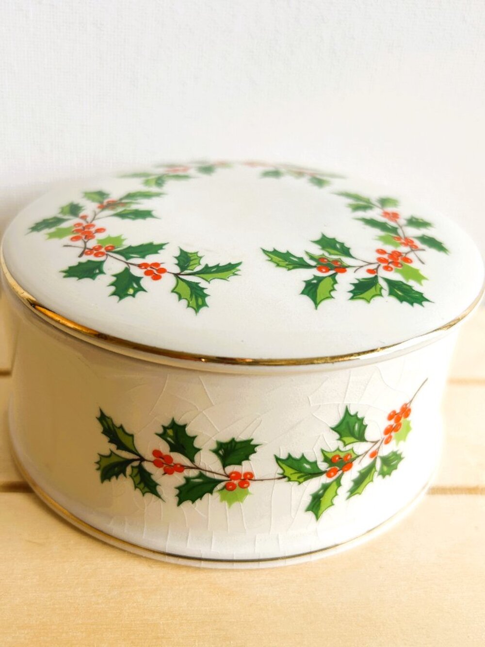Sadler Vintage Christmas Holly Fine Bone China Trinket Box